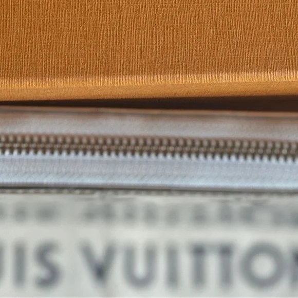 Louis Vuitton Mirror Monogram Zippy Wallet - Picture 4 of 6